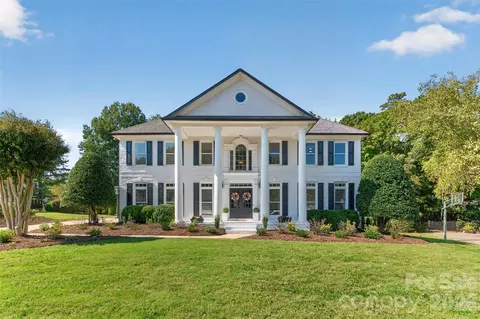 8634 Woodmere Crossing Dr, Charlotte, NC 28226
