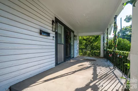 Exterior - 407 3rd Se Ave SE, Hickory, NC 28602 photo 3 of 3