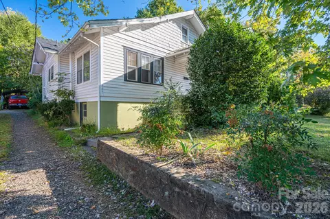 Exterior - 407 3rd Se Ave SE, Hickory, NC 28602 photo 2 of 3