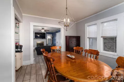 Dining - 407 3rd Se Ave SE, Hickory, NC 28602 photo 2 of 2