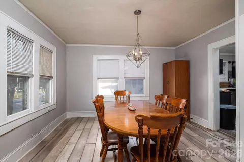 Dining - 407 3rd Se Ave SE, Hickory, NC 28602 photo 1 of 2
