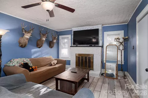 Living - 407 3rd Se Ave SE, Hickory, NC 28602 photo 1 of 1