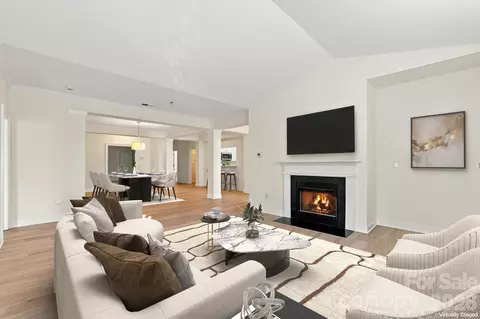 5601 Fairview 10 Rd #10, Charlotte, NC 28209