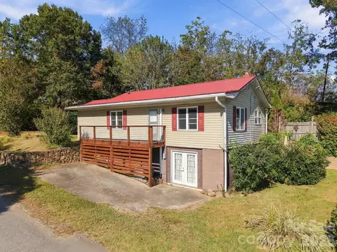 10 Mccracken Rd, Canton, NC 28716