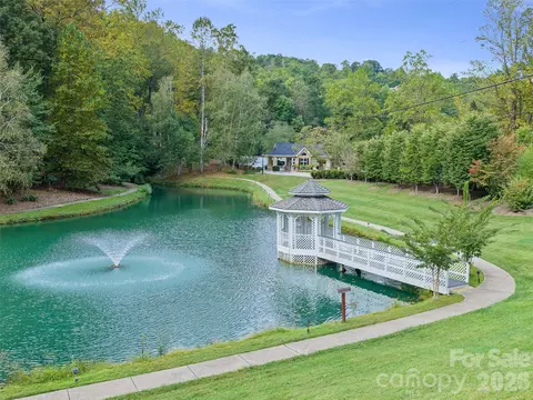66 High Fields Ct, Hendersonville, NC 28791