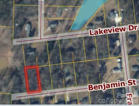 216 Benjamin St, Greenwood, SC 69646
