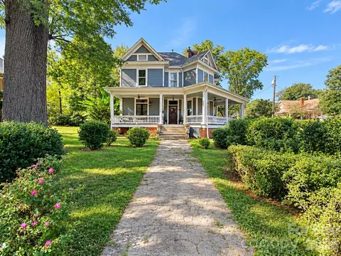 606 S Mulberry St, Statesville, NC 28677