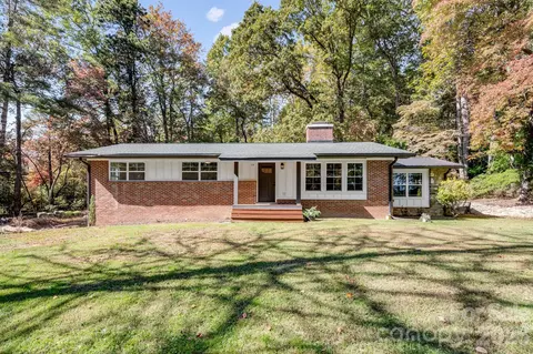 174 Twisted Tree Ln, Horse Shoe, NC 28742