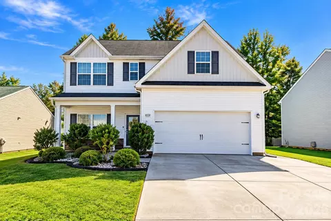 8330 Kneller St, Charlotte, NC 28215