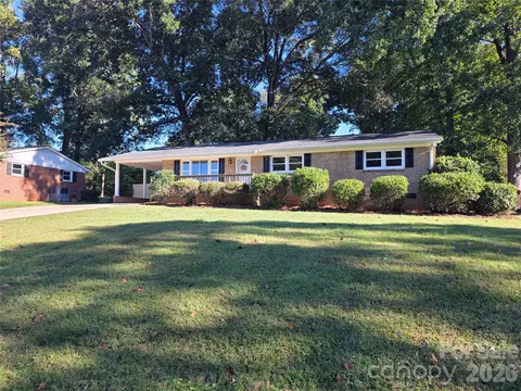 4240 Dawnwood Dr, Gastonia, NC 28056