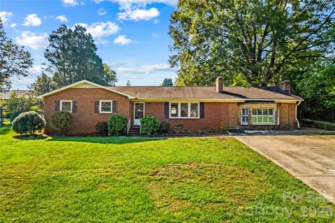 522 Carolina N Ave N, Statesville, NC 28677