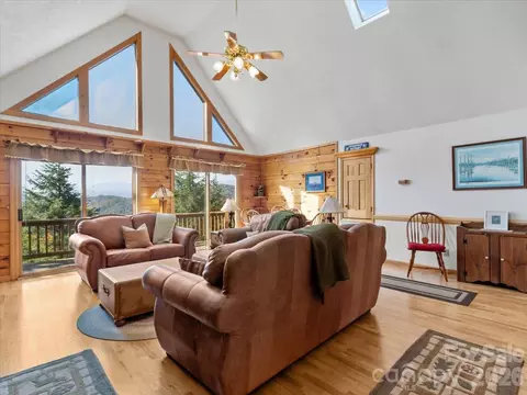 Living - 807 Pine Tree Rd, Spruce Pine, NC 28777 photo 2 of 6