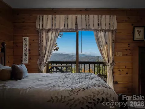 Bedroom - 807 Pine Tree Rd, Spruce Pine, NC 28777 photo 4 of 9