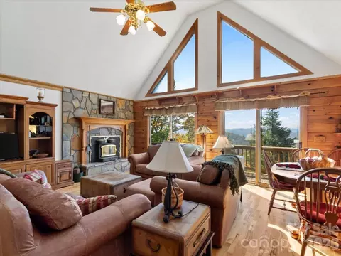 Living - 807 Pine Tree Rd, Spruce Pine, NC 28777 photo 5 of 6