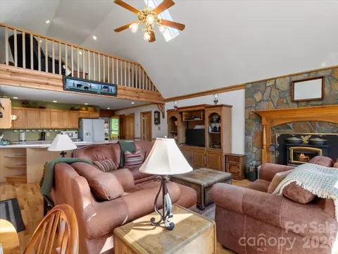 Living - 807 Pine Tree Rd, Spruce Pine, NC 28777 photo 3 of 6