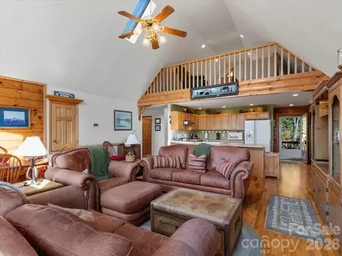 Living - 807 Pine Tree Rd, Spruce Pine, NC 28777 photo 4 of 6