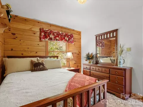 Bedroom - 807 Pine Tree Rd, Spruce Pine, NC 28777 photo 6 of 9