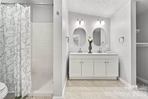 Bath - 4236 Piney Rd, Morganton, NC 28655 photo 1 of 3
