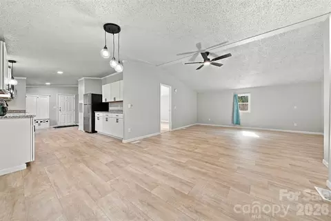 Living - 4236 Piney Rd, Morganton, NC 28655 photo 2 of 5