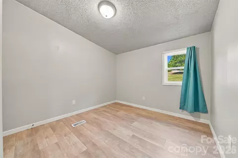 Bedroom - 4236 Piney Rd, Morganton, NC 28655 photo 3 of 3