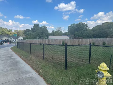 821 Hoskins Rd, Charlotte, NC 28208