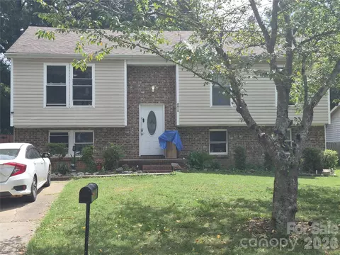 4816 Harri Ann Dr, Charlotte, NC 28227