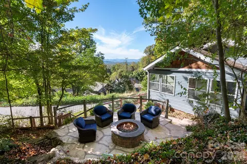 2 Skyview Pl, Asheville, NC 28804