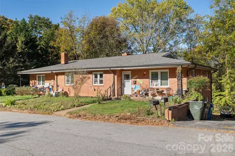 152 Tate St, Waynesville, NC 28786