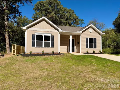 1028 Saratoga Dr, Charlotte, NC 28208