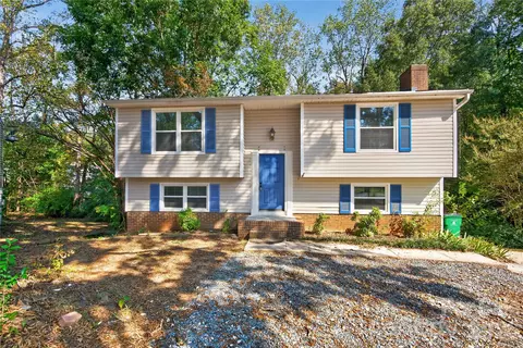 5011 Forest Mountain Ct, Charlotte, NC 28227