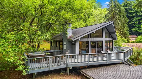 266 Chestnut Walk Dr, Waynesville, NC 28786