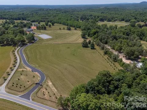 62 Mountain Meadows Ln, Tryon, NC 28782 photo 4