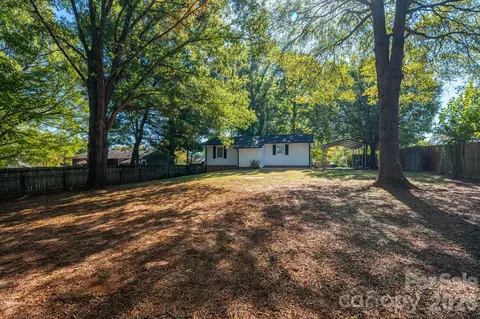 Exterior - 413 E Klutz St, Maiden, NC 28650 photo 8 of 12