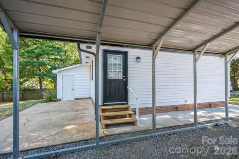 Exterior - 413 E Klutz St, Maiden, NC 28650 photo 11 of 12