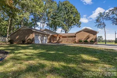 2129 Mid Oak Ln, Lincolnton, NC 28092