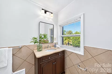 Bath - 892 Taylor Dr, Lancaster, SC 29720 photo 4 of 6