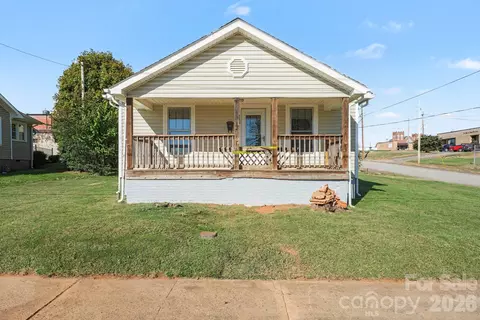 216 N Brady Ave, Newton, NC 28658