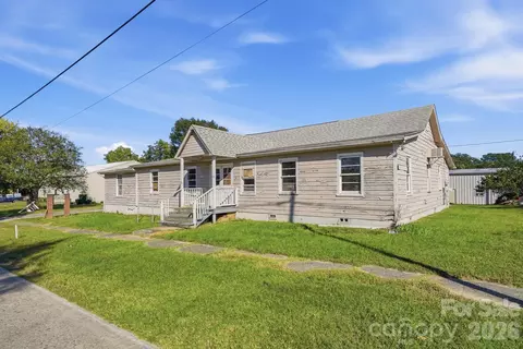 706 Old North Main St, Clover, SC 29710 photo 4