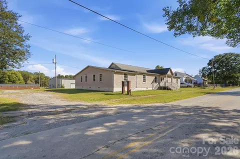 706 Old North Main St, Clover, SC 29710 photo 1