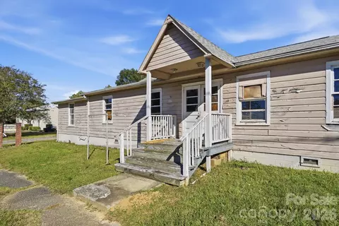 706 Old North Main St, Clover, SC 29710 photo 5