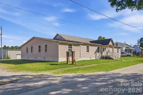 706 Old North Main St, Clover, SC 29710 photo 2