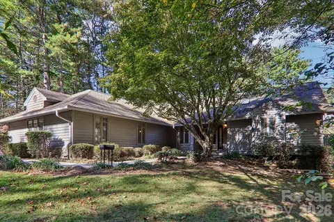 108 Kenwood Dr, Hendersonville, NC 28739