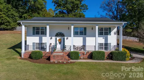 2137 Olde Farm Rd, Hudson, NC 28638