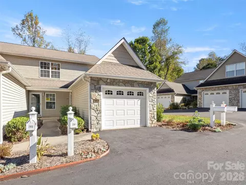 206 Waters Edge Dr, Weaverville, NC 28787
