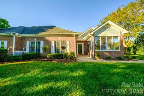 8562 Highland Glen Dr, Charlotte, NC 28269