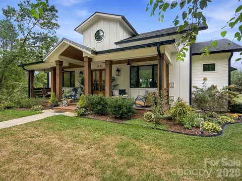 44 Central Ave, Weaverville, NC 28787