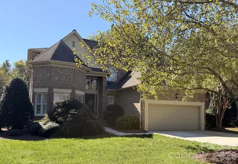 5637 Fairway View Dr, Charlotte, NC 28277