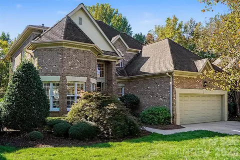 5637 Fairway View Dr, Charlotte, NC 28277