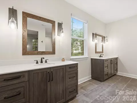 Bath - 4602 Persimmon Rd, Lancaster, SC 29720 photo 2 of 3