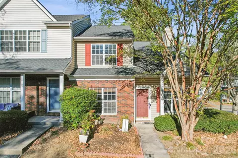 735 Mountainwater Dr, Charlotte, NC 28262